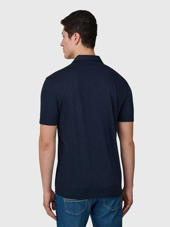 Polo shirt with a V-neck - 3
