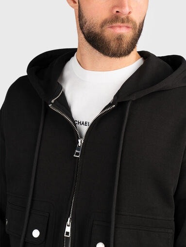 Sweatshirt with hood and zip - 4