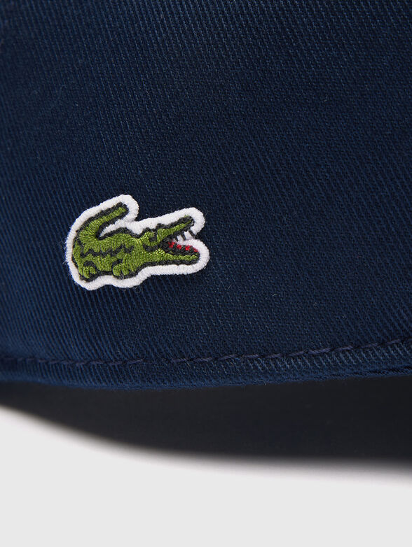 Dark blue hat with contrast embroidery - 3
