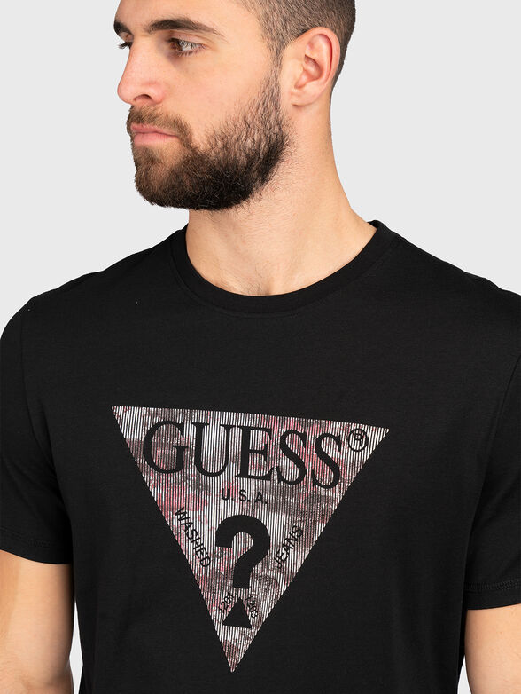 Black T-shirt with triangular logo print - 4
