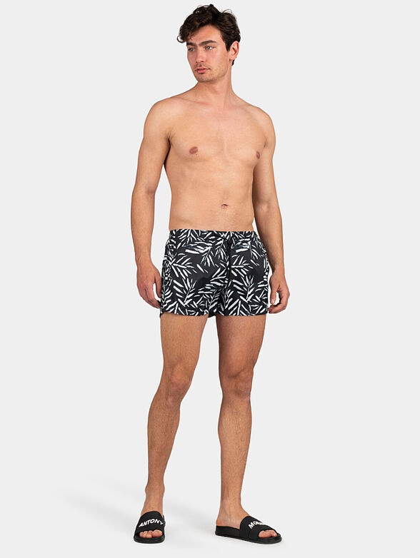 Black beach shorts with print - 3