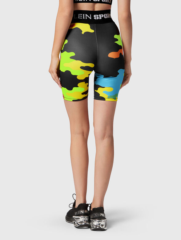 Short multicoloured leggings with camouflage print - 2