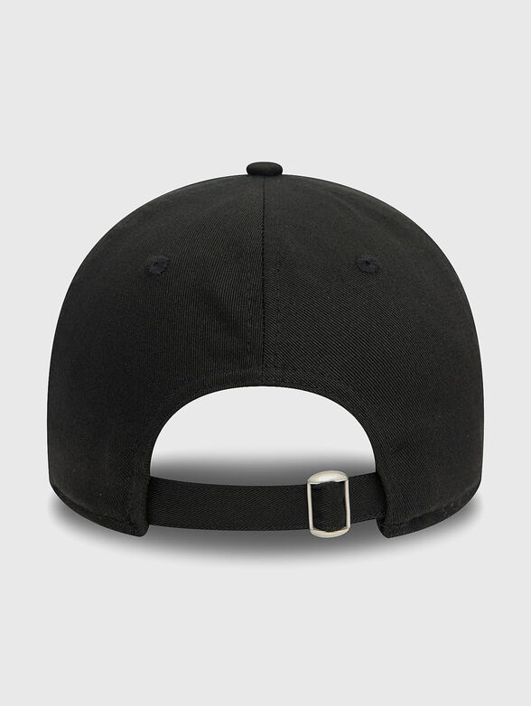 Hat with visor and metal detail - 2