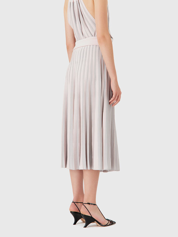 Pleated skirt with slit  - 2