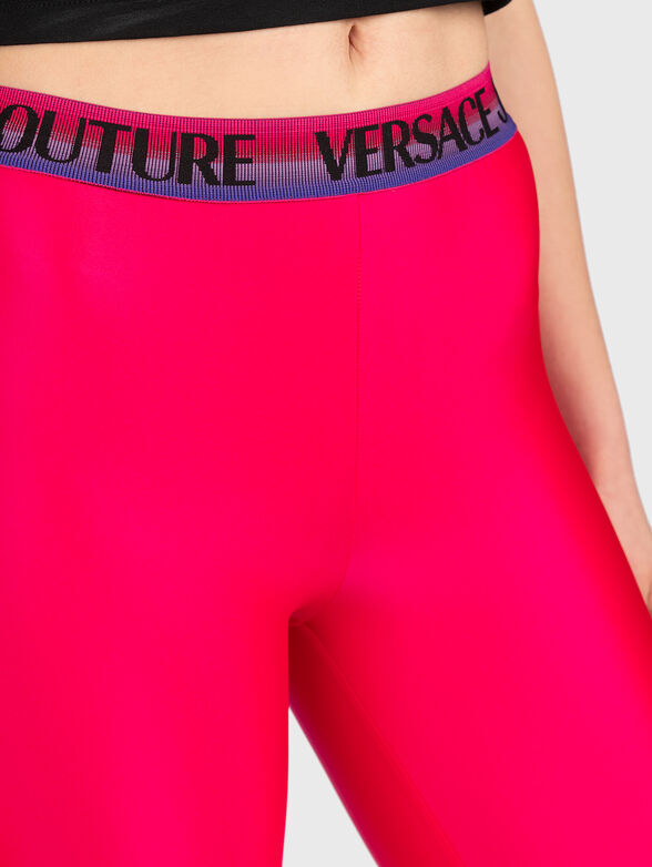 Short leggings with contrasting logo element - 3