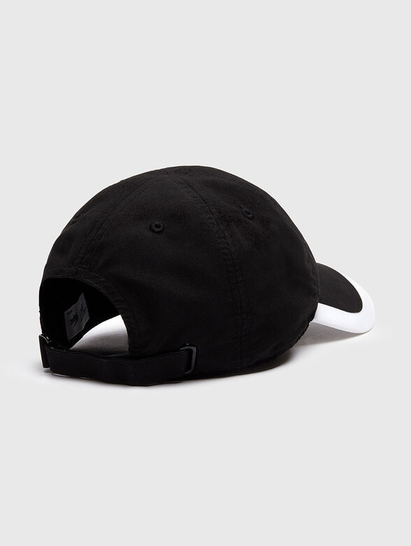 Black hat with visor and logo detail - 2