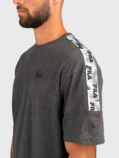 BRITTNAU grey T-shirt with accent logo stripe - 4