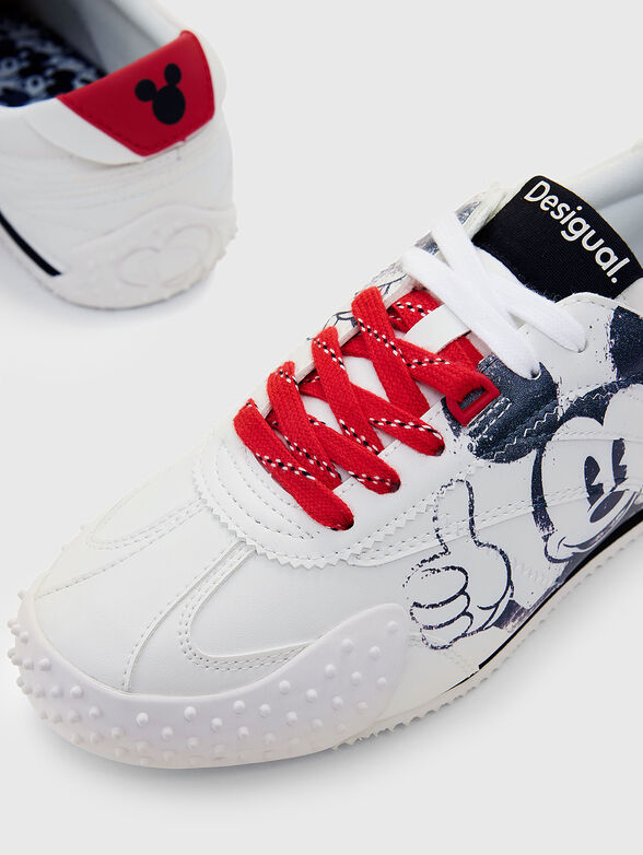 Sports shoes with accent print - 4