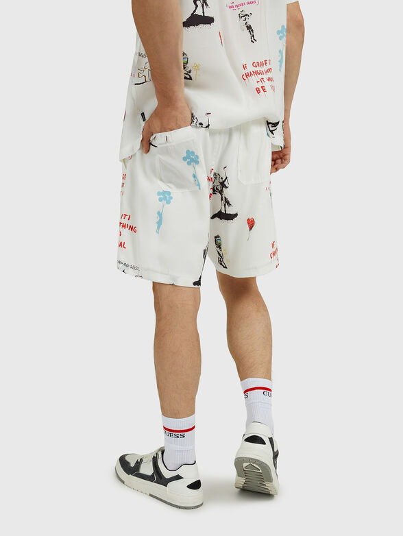 Shorts with graffiti print - 2