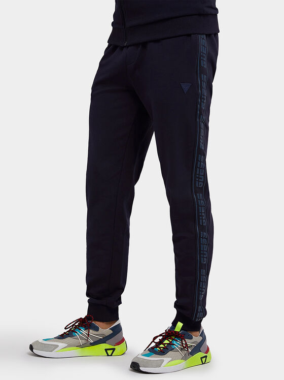 Син спортен панталон ARLO с лого ленти - 1