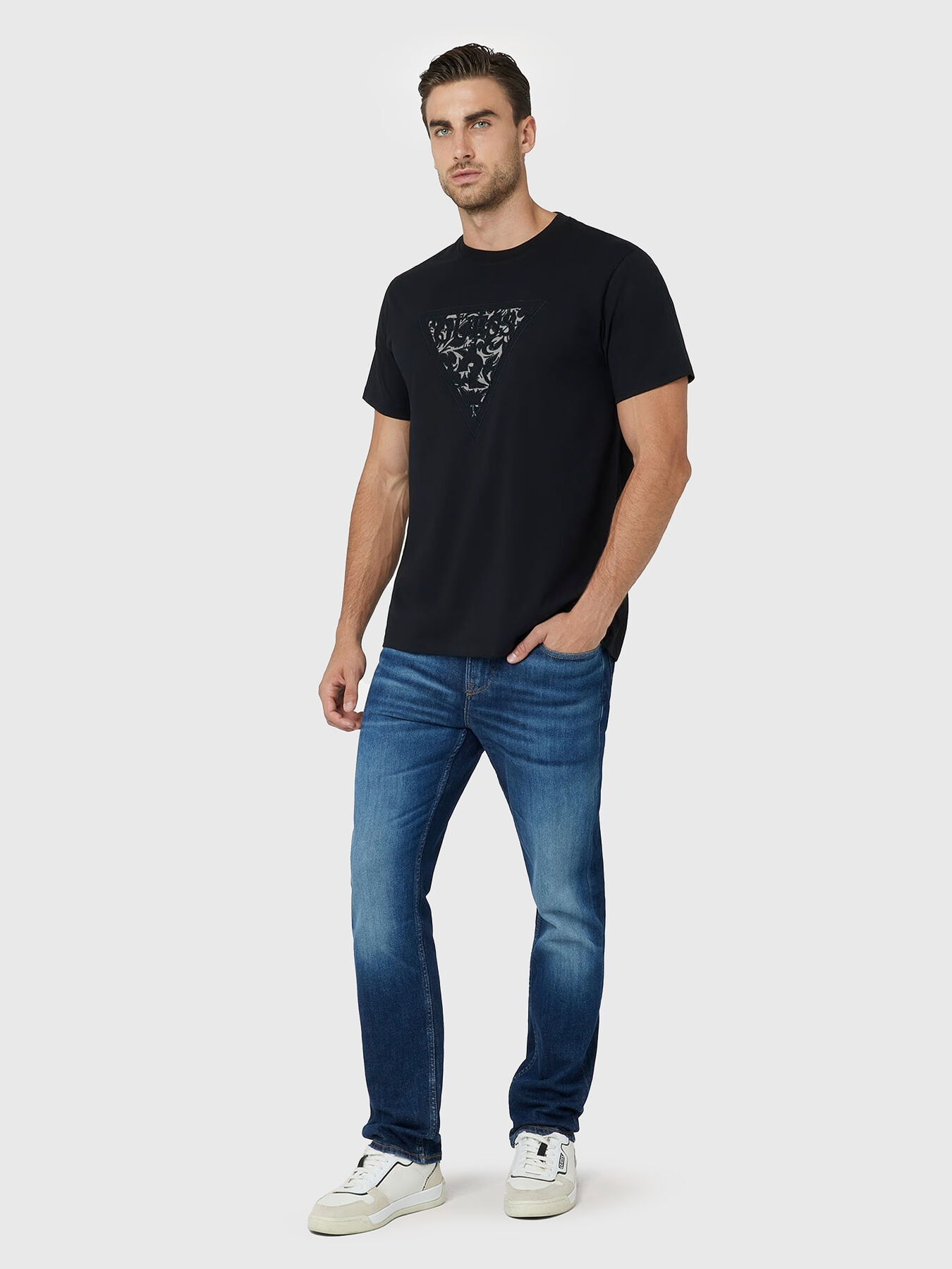 T-shirt with logo embroidery brand GUESS — Globalbrandsstore