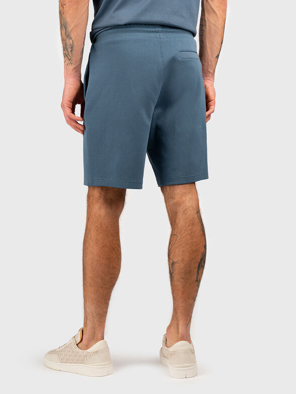 Beige shorts with embossed logo - 2