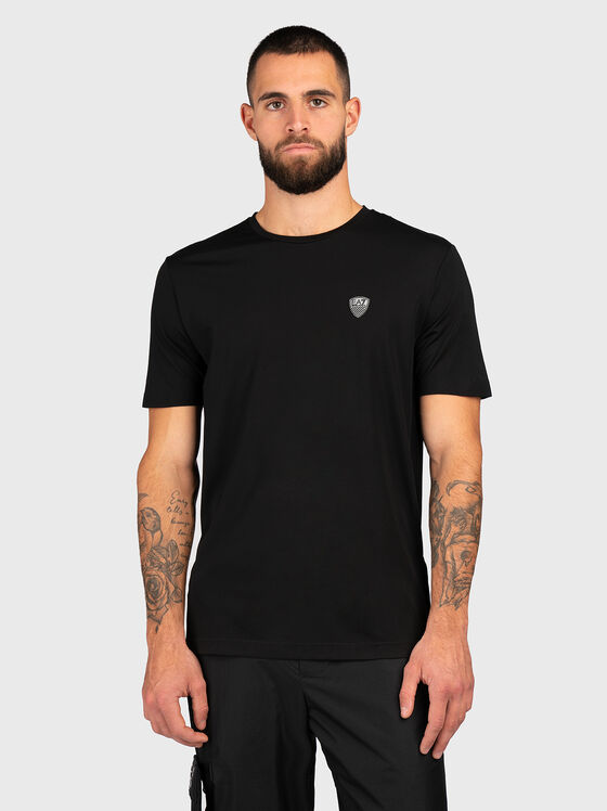 Черна тениска с лого детайл  - 1