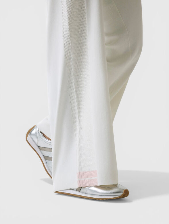 Sports trousers with embroidered logo - 3