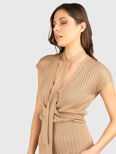 Jumpsuit with V-neck and wide legs - 3