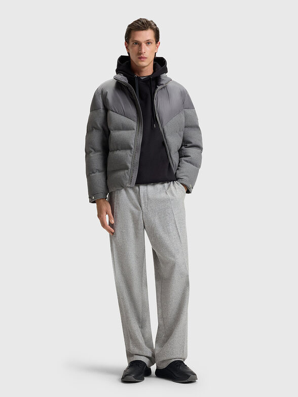 Black sports shoes with logo - 2