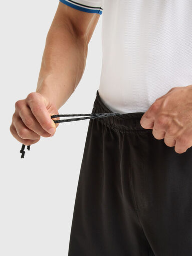 Спортни къси панталони с контрастна лента - 4