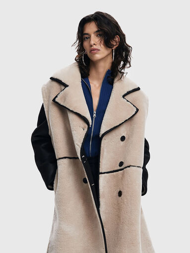 Coat with detachable sleeves - 3