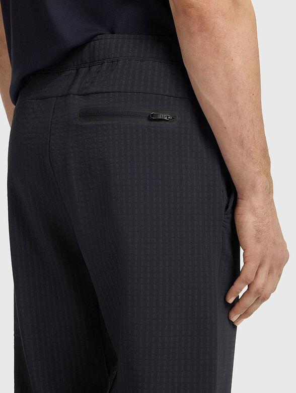 Zipp pants with embossed texture - 3