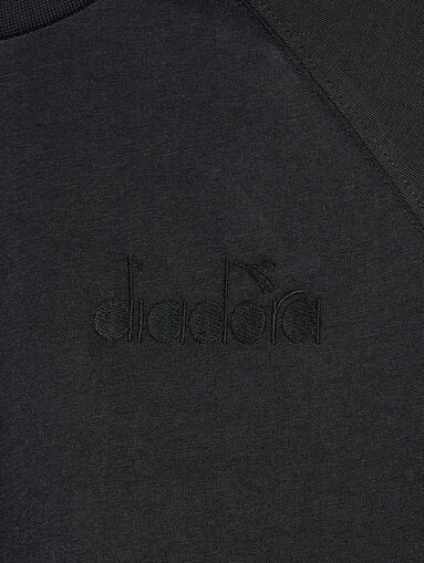Черна памучна тениска с бродирано лого - 4