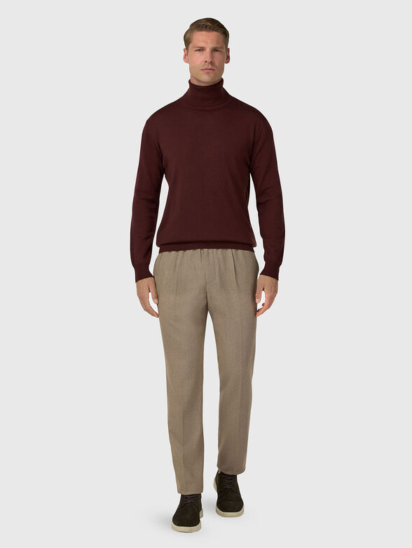 Wool sweater in burgundy - 2