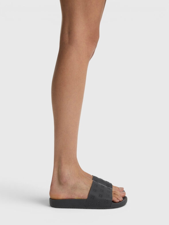 Black beach slippers with logo - 2