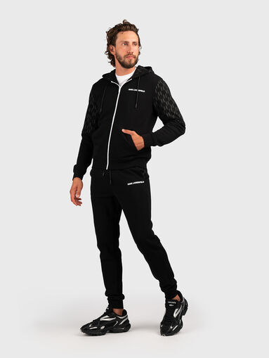 Black sports trousers with contrast logo - 5