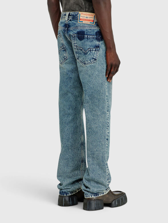 Low-rise jeans - 2