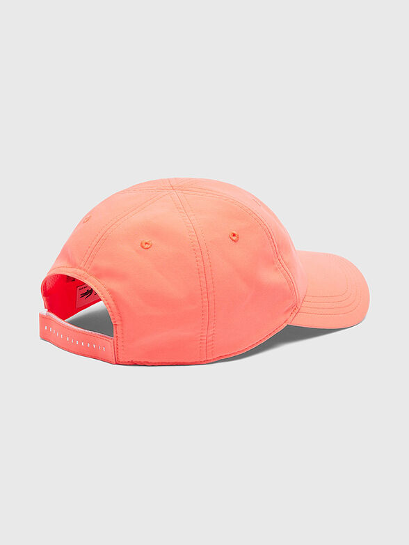 Hat with visor and logo - 2