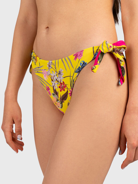 Bikini bottom in yellow color with floral print - 1