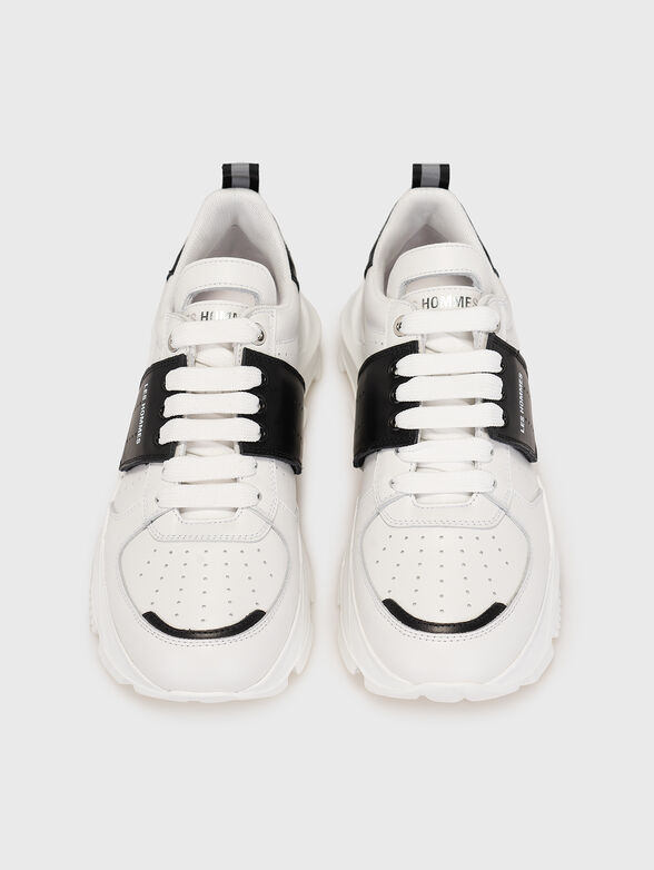 Sports shoes with contrasting elements - 6