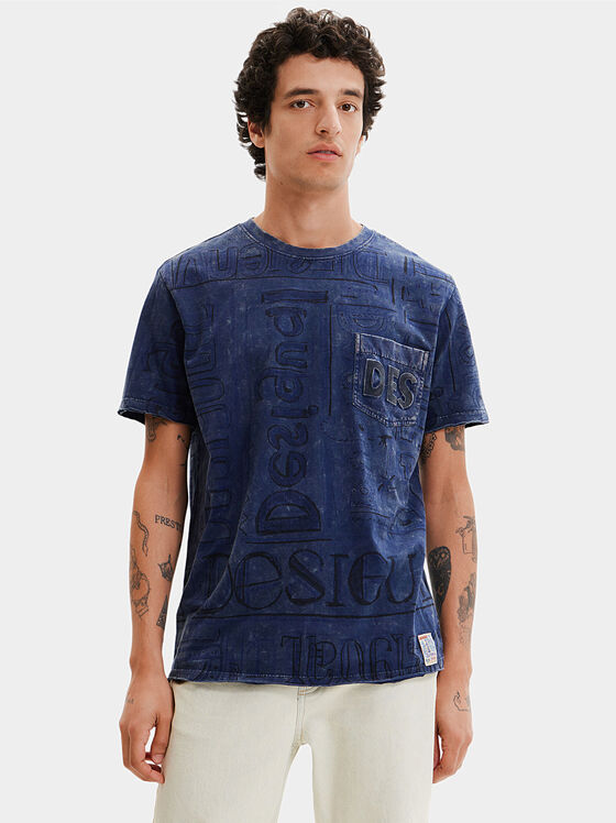 Синя тениска с лого принт и джоб - 1