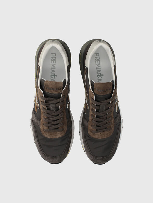 Sneakers with a contrasting logo - 6
