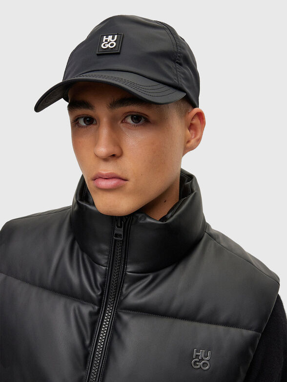 Black hat with logo - 2
