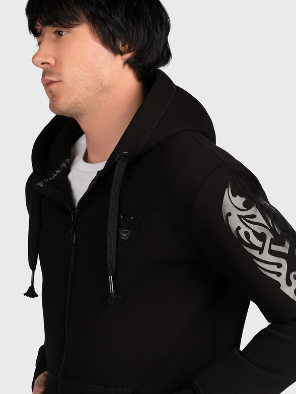 HZ018 black sweatshirt with print on the back - 3