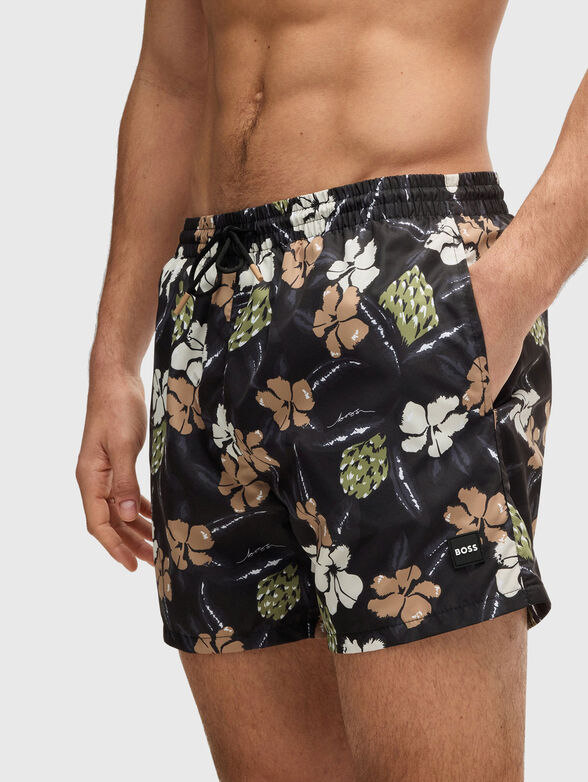 Beach shorts with floral motifs - 3