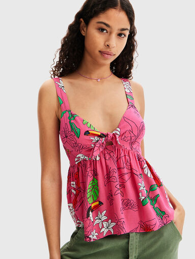 Top with a tropical print in a viscose blend - 4