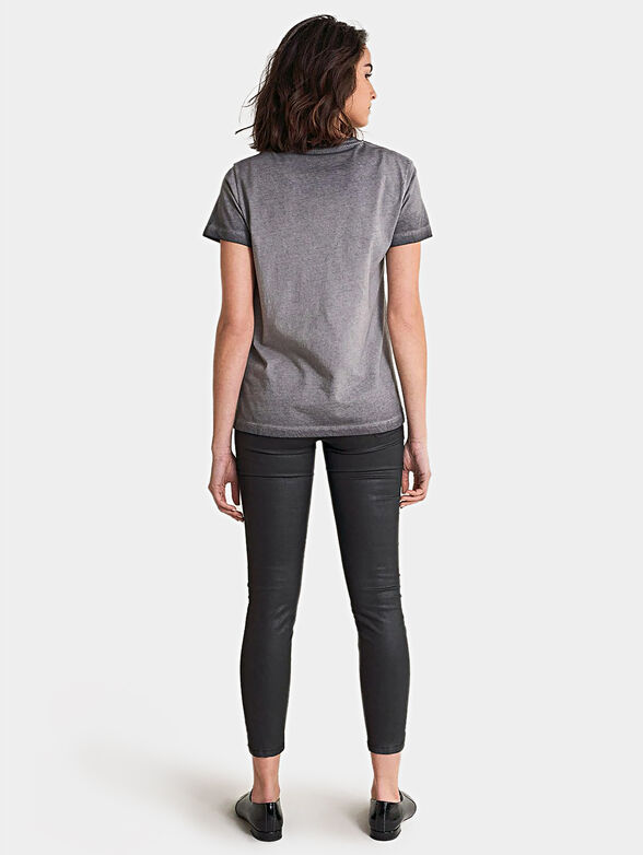 T-shirt with print and sequins - 3