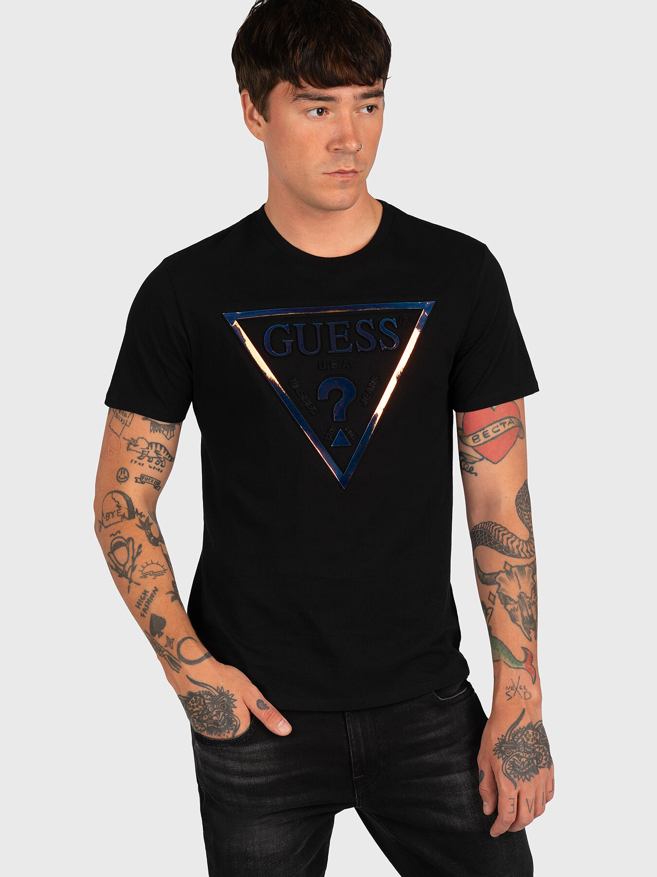 T shirt with hologram logo brand GUESS Globalbrandsstore en