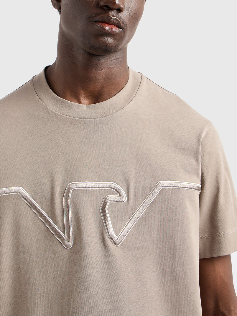 T-shirt in beige with logo embroidery - 3