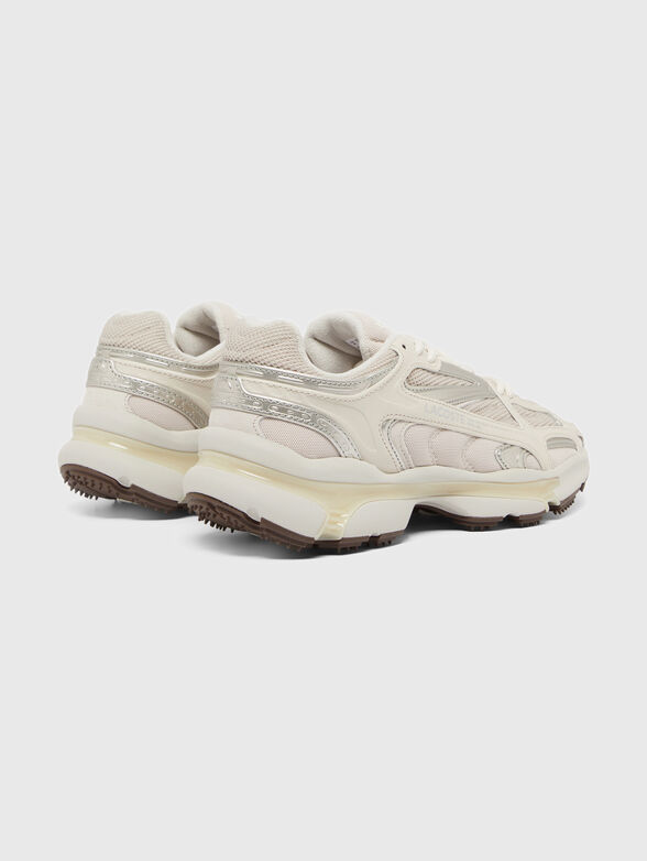 Sports shoes with logo - 4