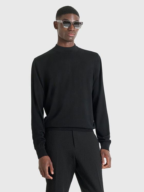 Вълнен пуловер с овално деколте - 1