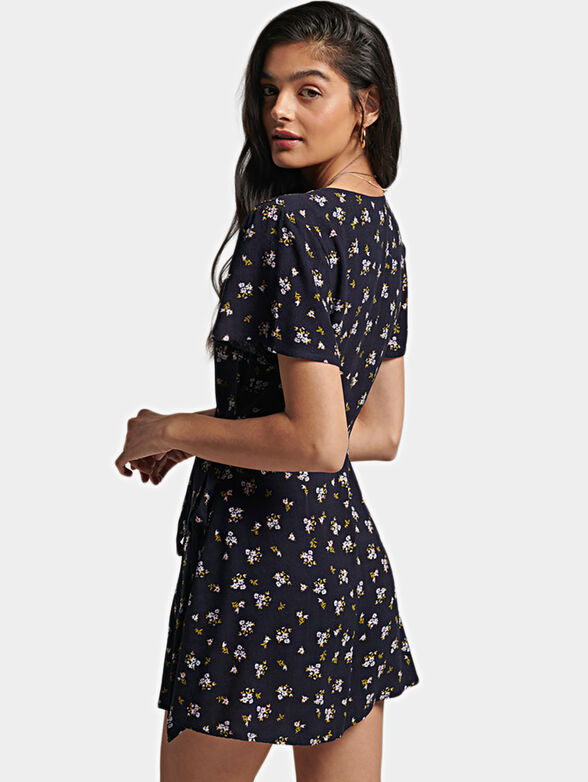 Short dress with floral print - 2