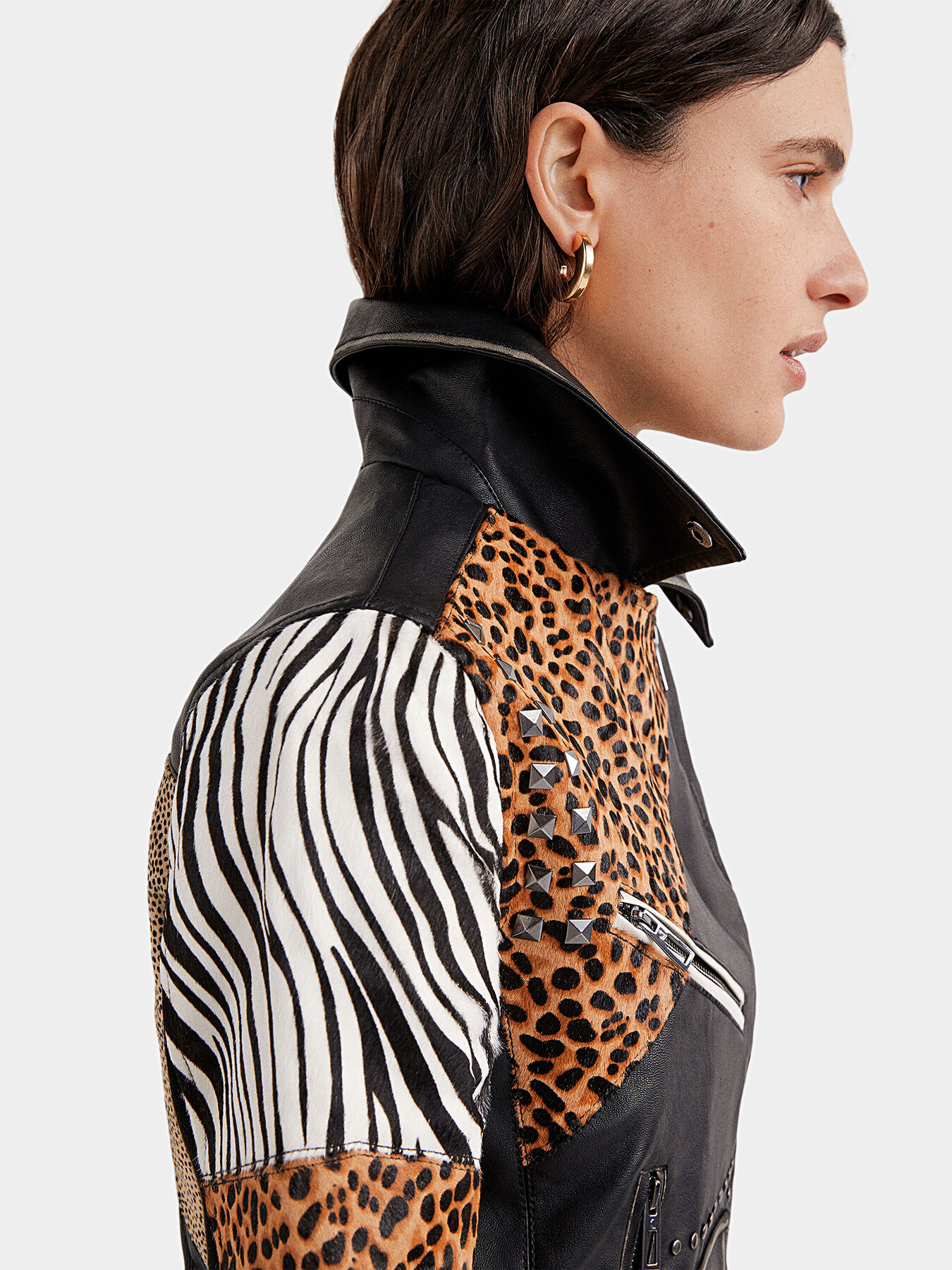 ジャケット・アウター MM22 ITALYMODE LEOPARD DEERSKIN JACKET Emilia-Jones-Locke-and-Key-S02