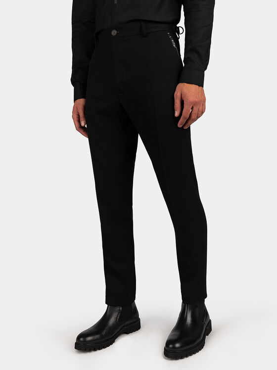Черен панталон с кожени детайли - 1