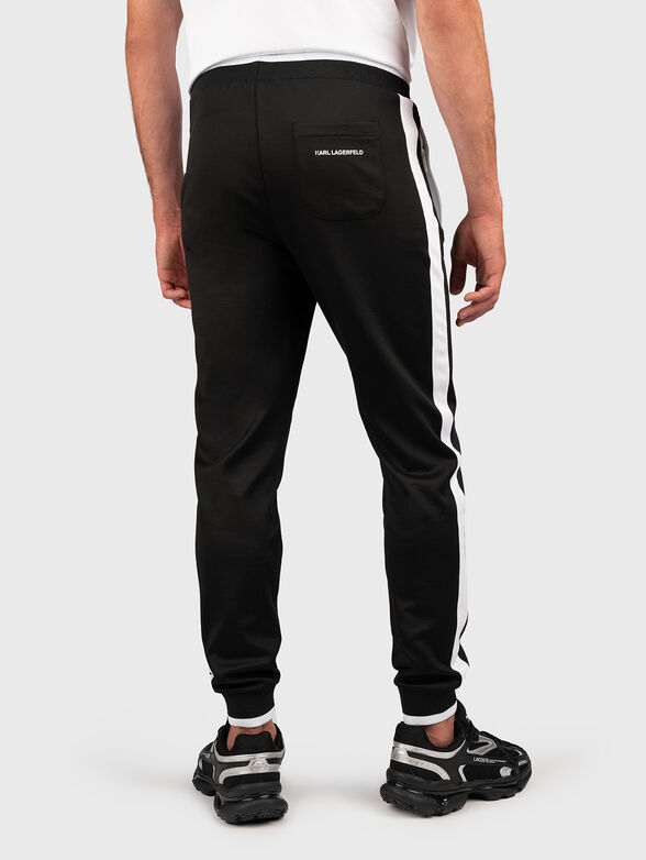 Sports pants with contrasting details - 2