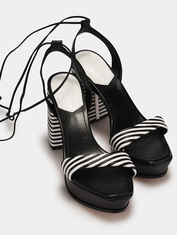 Sandals with accents in black and white - 6