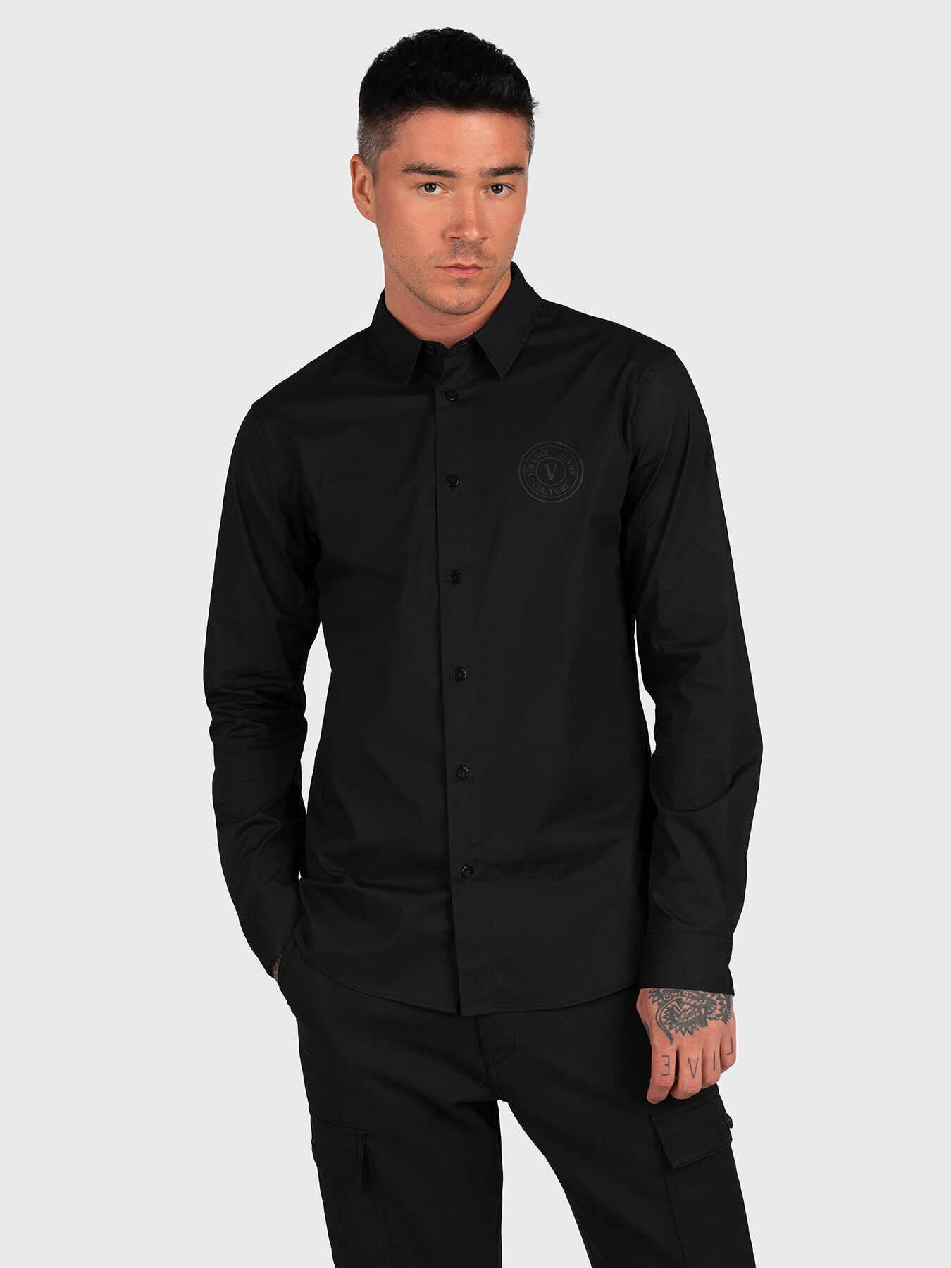100%正規品 Black shirt with logo detail brand VERSACE JEANS COUTURE トップス