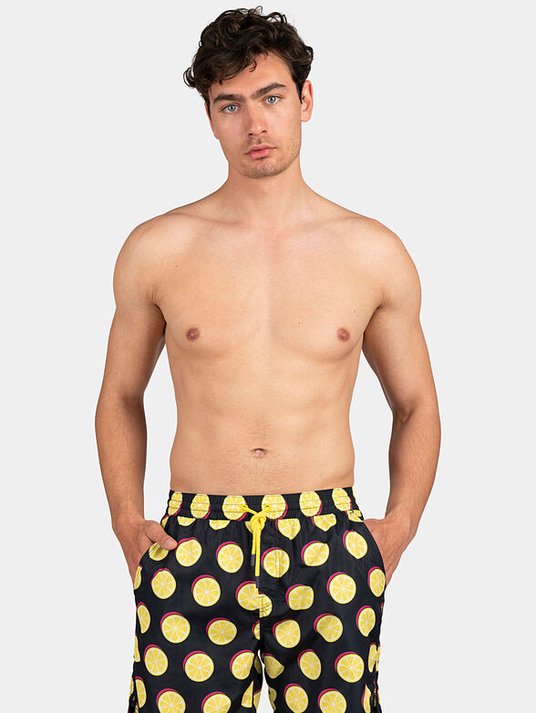 Black swim trunks with lemon print - 1