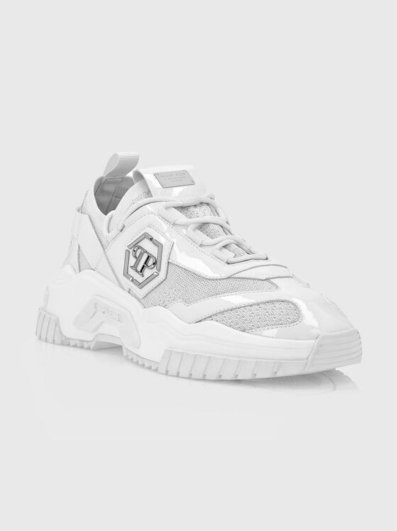 Бели спортни обувки PREDATOR - 2